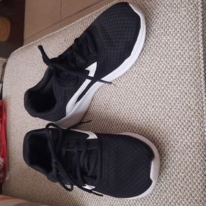 Memory Foam Tennis Shoe